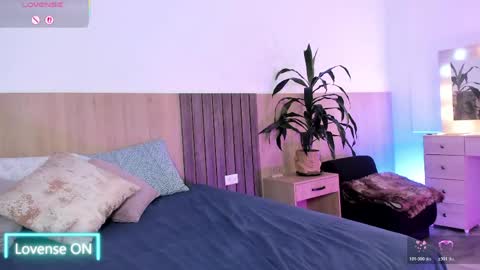 _samantagomez online show from March 6, 7:42 pm