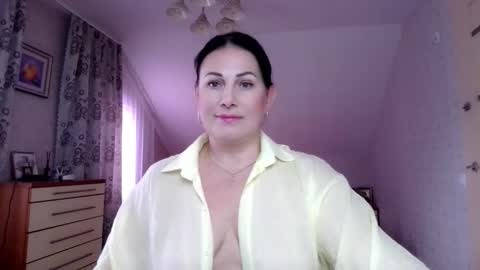 Snapshot of _sarairiti chatting on October 19, 9:55 am Sara online show from October 19, 9:55 am