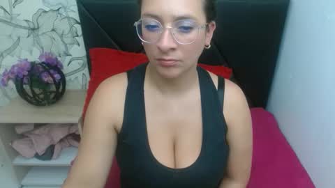 _saraximena_ online show from March 6, 7:25 am