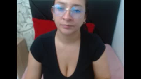 _saraximena_ online show from April 23, 6:32 am