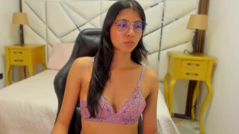 Snapshot of _skinnydoll chatting on September 11, 12:55 am Lana online show from September 11, 12:55 am