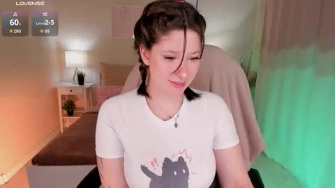 Sofi  Follow me  online show from November 22, 7:11 am