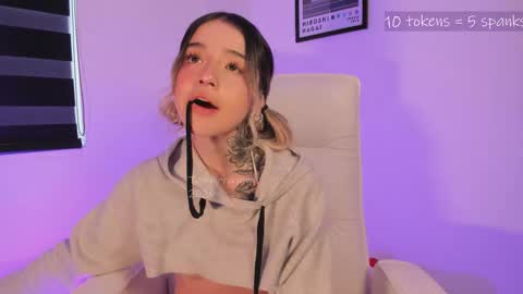 _tammarra_ online show from February 24, 9:24 pm