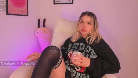 _tammarra_ online show from April 28, 5:06 pm