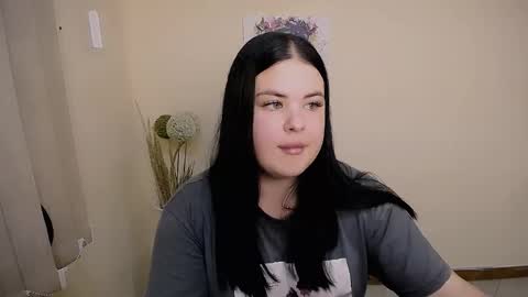 Snapshot of _trisha_li chatting on September 17, 1:20 pm Trisha online show from September 17, 1:20 pm