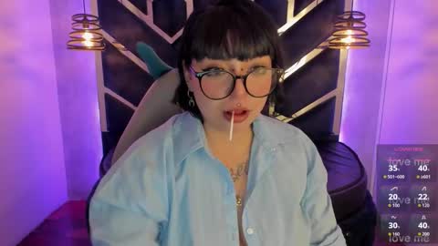 Snapshot of _vermell_ chatting on September 27, 7:54 pm Vermeil online show from September 27, 7:54 pm