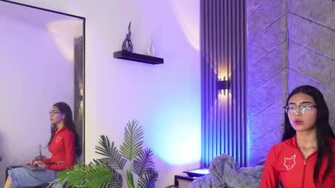   online show from April 25, 7:55 pm