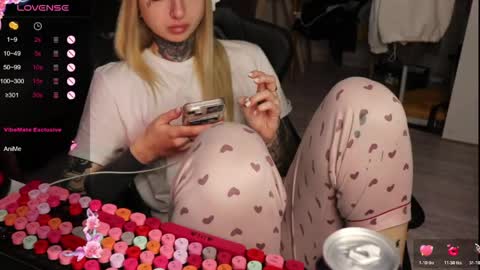 Alis online show from April 22, 1:52 pm