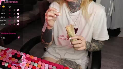 Alis online show from April 24, 2:42 pm