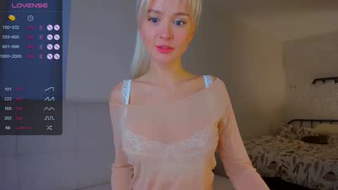 Snapshot of _your_tessa chatting on December 22, 11:44 am Tessa -  online show from December 22, 11:44 am