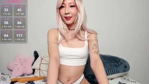 Mia online show from June 9, 11:26 pm