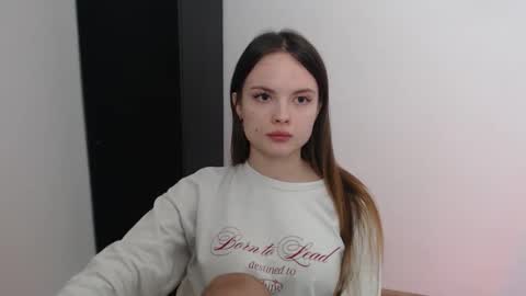 a_ariella_ online show from October 12, 12:51 pm