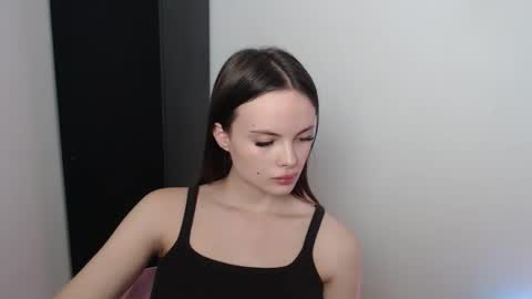 a_ariella_ online show from September 16, 12:57 pm