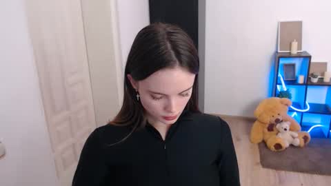 a_ariella_ online show from November 27, 3:15 pm