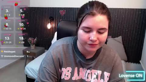 Snapshot of aabby_lee chatting on September 22, 9:13 pm Abby Lee online show from September 22, 9:13 pm
