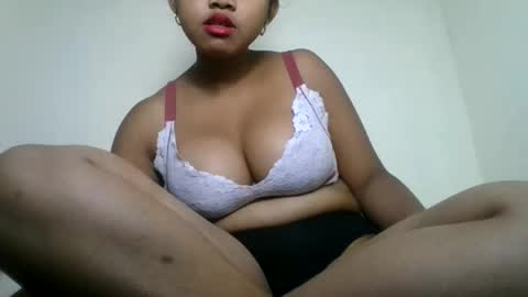 aariciah online show from April 27, 7:05 am