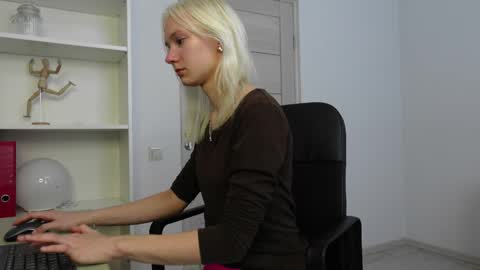 Snapshot of abby_laker chatting on September 17, 1:31 pm ABBY LAKER online show from September 17, 1:31 pm