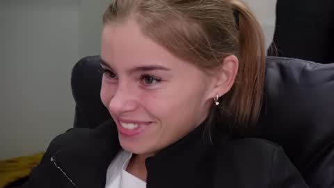 Snapshot of abby_laker chatting on January 7, 8:42 pm ABBY LAKER online show from January 7, 8:42 pm