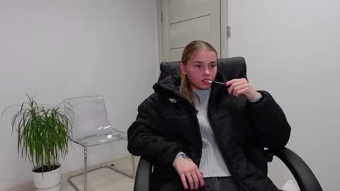 Snapshot of abby_laker chatting on December 29, 8:26 pm ABBY LAKER online show from December 29, 8:26 pm