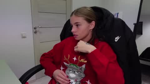 Snapshot of abby_laker chatting on December 23, 2:28 pm ABBY LAKER online show from December 23, 2:28 pm