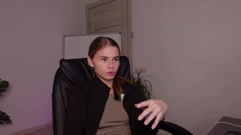 Snapshot of abby_laker chatting on December 4, 9:02 pm ABBY LAKER online show from December 4, 9:02 pm