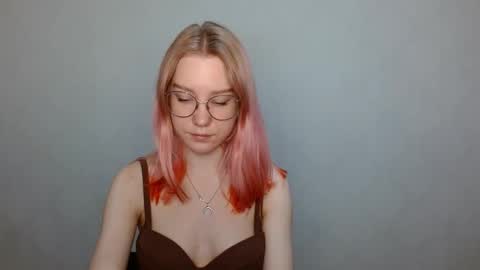 Snapshot of abbymoore__ chatting on December 8, 8:09 am Abby Lovense is active online show from December 8, 8:09 am