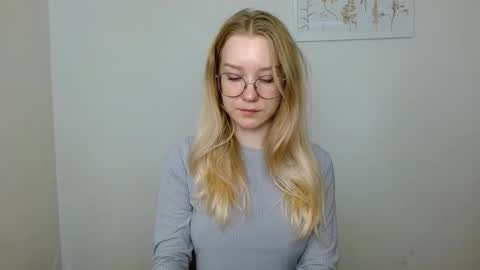 Snapshot of abbymoore__ chatting on September 25, 10:36 am Abby Lovense is active online show from September 25, 10:36 am