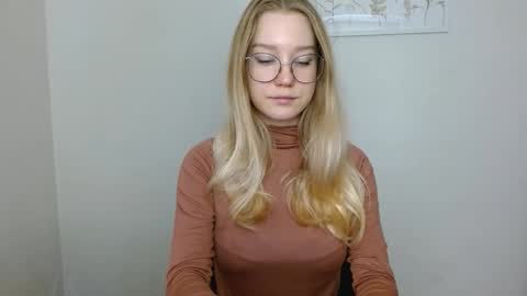 Snapshot of abbymoore__ chatting on October 4, 9:26 am Abby Lovense is active online show from October 4, 9:26 am