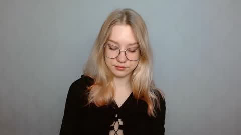 Snapshot of abbymoore__ chatting on February 6, 9:00 am Abby Lovense is active online show from February 6, 9:00 am