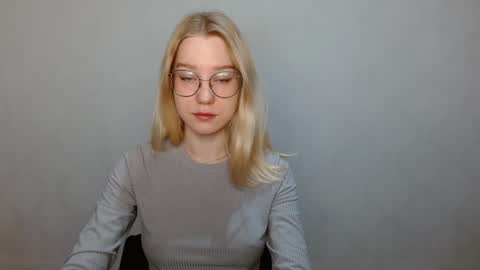 Snapshot of abbymoore__ chatting on December 3, 8:25 am Abby Lovense is active online show from December 3, 8:25 am