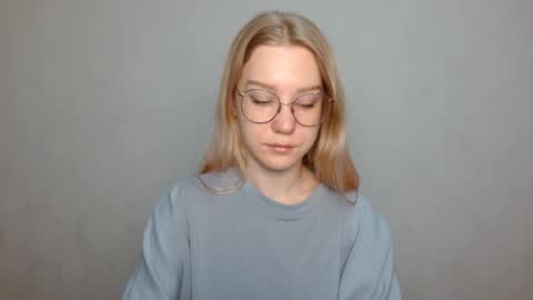 Snapshot of abbymoore__ chatting on January 31, 9:05 am Abby Lovense is active online show from January 31, 9:05 am
