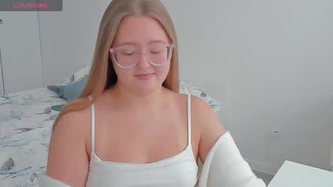 Snapshot of abbywyte chatting on September 22, 1:53 pm Abby Stream at Sat Sun Mon Fri online show from September 22, 1:53 pm