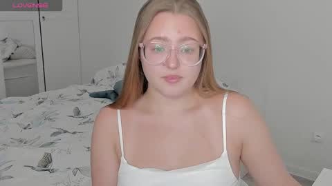 Snapshot of abbywyte chatting on October 25, 2:25 pm Abby Stream at Sat Sun Mon Fri online show from October 25, 2:25 pm