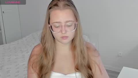 Snapshot of abbywyte chatting on November 1, 1:37 pm Abby Stream at Sat Sun Mon Fri online show from November 1, 1:37 pm