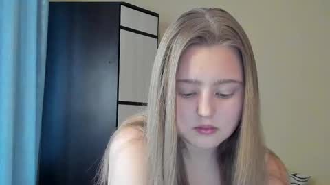 Snapshot of abbywyte chatting on March 9, 2:54 pm Abby Stream at Sat Sun Mon Fri online show from March 9, 2:54 pm