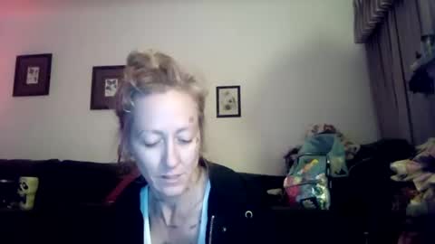 Snapshot of abdgg83476 chatting on December 6, 7:10 am abdgg83476 online show from December 6, 7:10 am