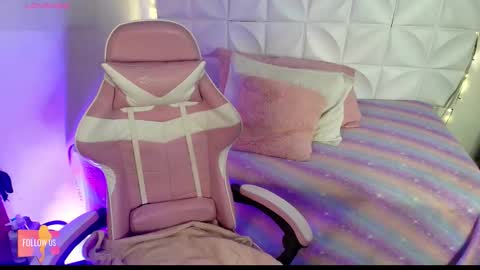 Abril  online show from March 8, 12:18 am