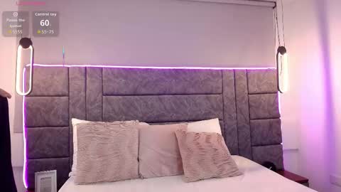 Snapshot of abril_lee__ chatting on October 1, 7:52 pm Abril online show from October 1, 7:52 pm