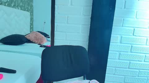 Snapshot of abril_lee__ chatting on September 20, 11:47 pm Abril online show from September 20, 11:47 pm