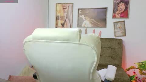 Snapshot of adeellee_ chatting on October 3, 6:51 am adeellee online show from October 3, 6:51 am
