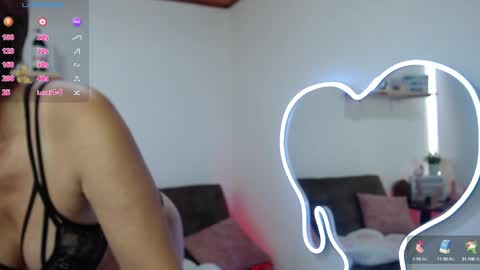 Snapshot of adeellee_ chatting on February 16, 4:53 pm adeellee online show from February 16, 4:53 pm