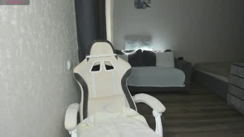 Adel online show from April 25, 7:33 am