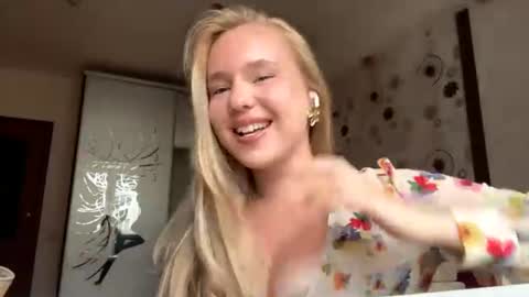 I am Amelie ntmu  online show from July 29, 3:45 pm