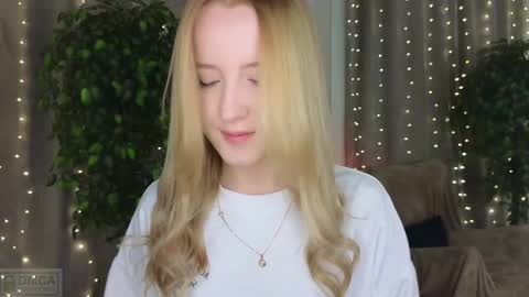 Snapshot of adele_armas chatting on February 15, 6:23 pm Adele online show from February 15, 6:23 pm