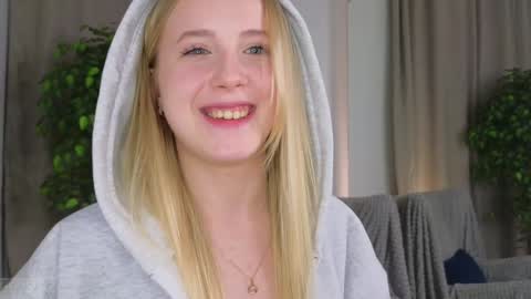 Snapshot of adele_armas chatting on December 4, 4:10 am Adele online show from December 4, 4:10 am