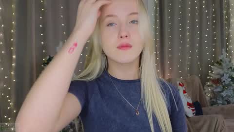 Snapshot of adele_armas chatting on December 30, 6:27 pm Adele online show from December 30, 6:27 pm