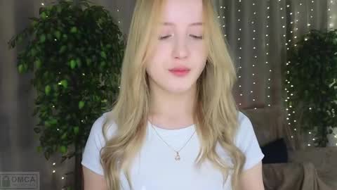 Snapshot of adele_armas chatting on February 14, 6:19 pm Adele online show from February 14, 6:19 pm