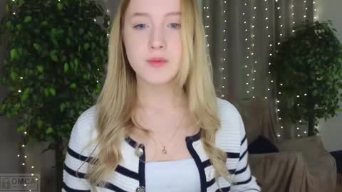 Snapshot of adele_armas chatting on February 23, 6:18 pm Adele online show from February 23, 6:18 pm