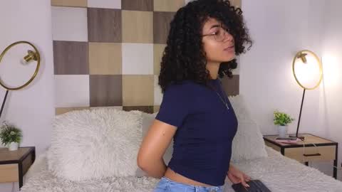 Andrea online show from March 5, 12:00 pm