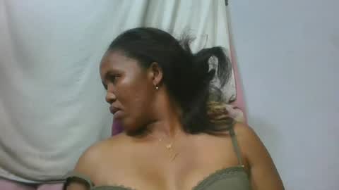 adelealy online show from April 19, 6:21 pm